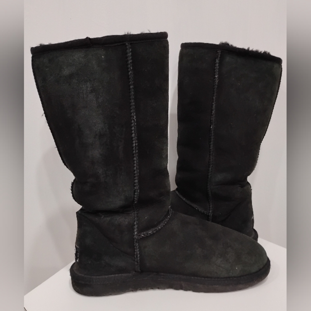PULL ON BLACK SUEDE UGG BOOTS
